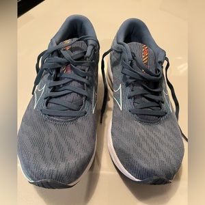 New Mizuno Wave Rider 26  size 8D